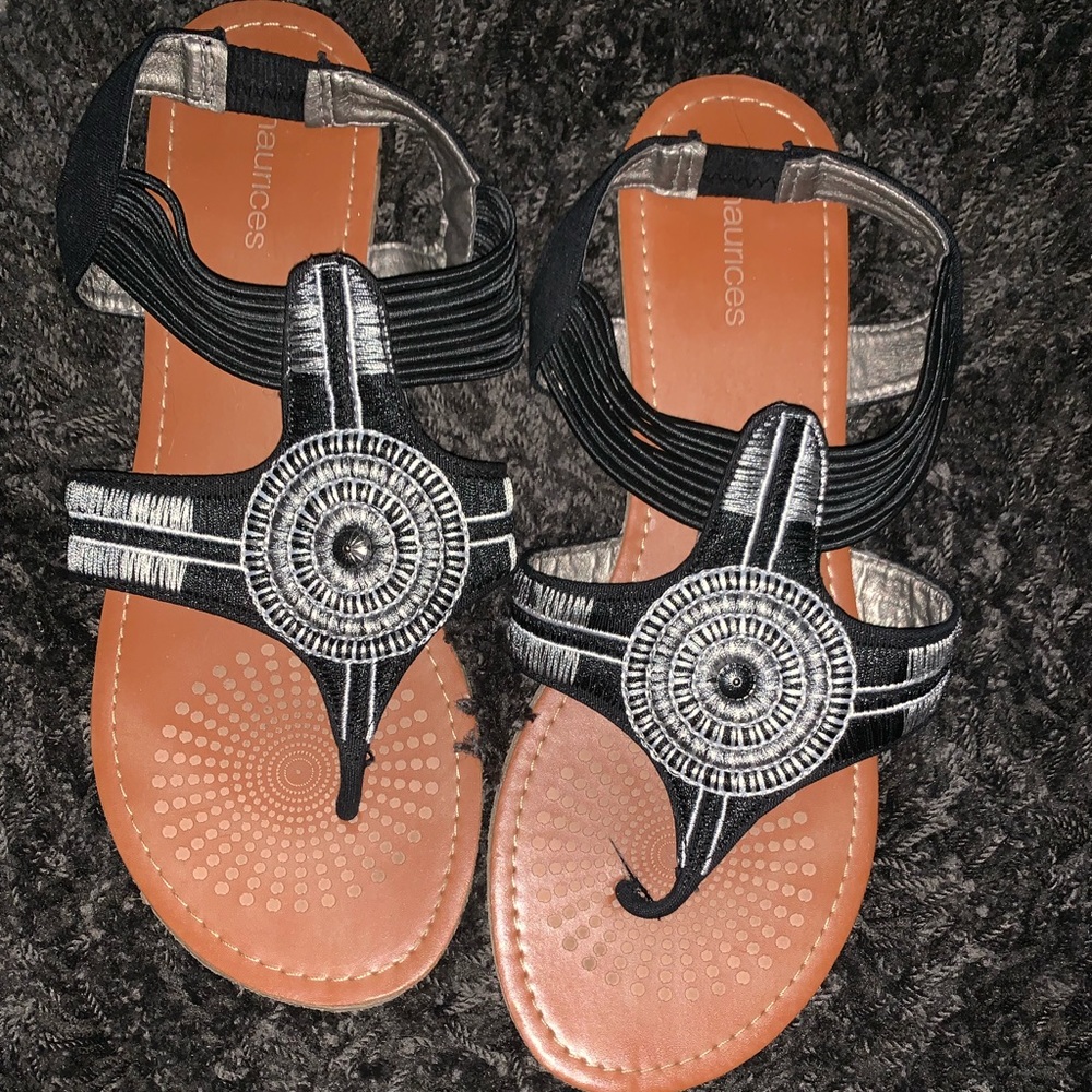 Maurice’s black Sandals